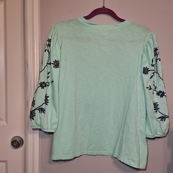 St. John's Bay Mint Green Top With  Navy Floral 3/4 Length Puff Sleeves - Picture 4 of 13